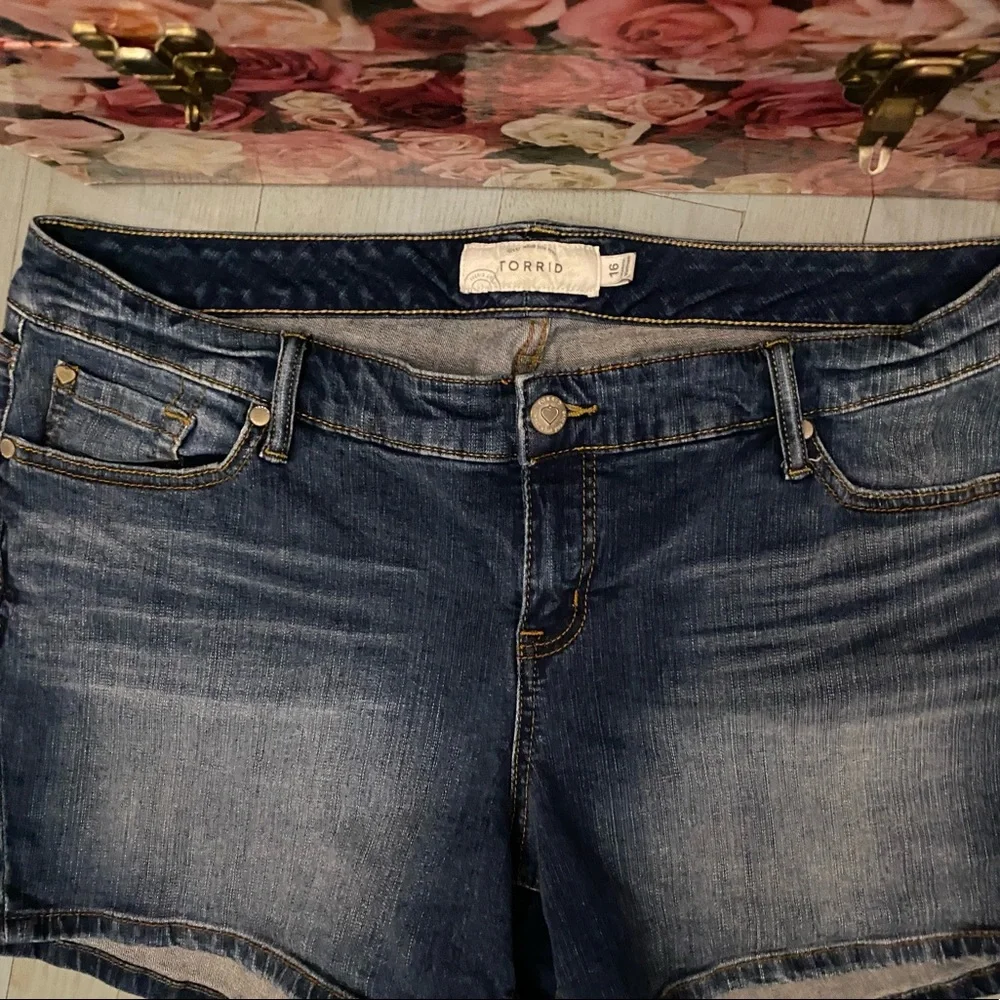 ❤️Torrid shorts❤️ - Picture 2 of 6